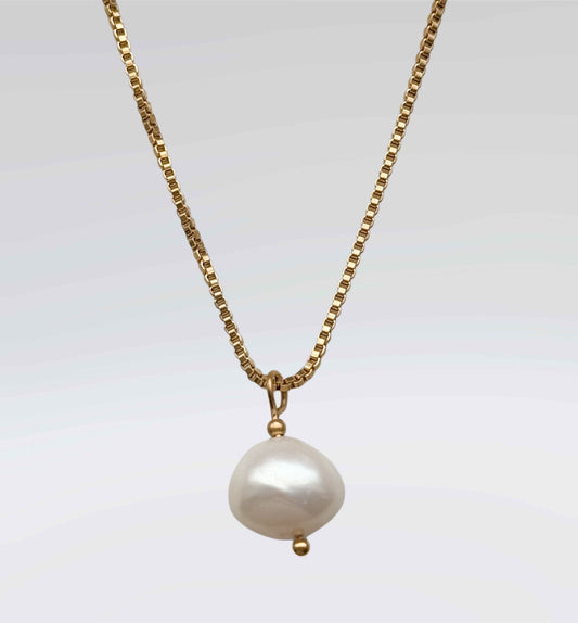 Drop Pearl Necklace