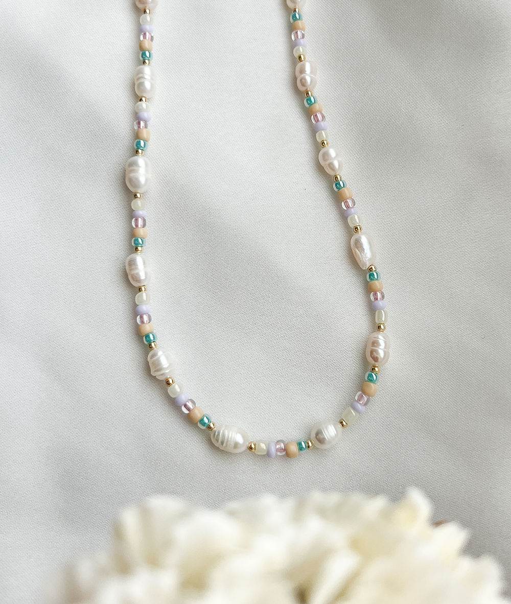 Bunt Pearl Necklace