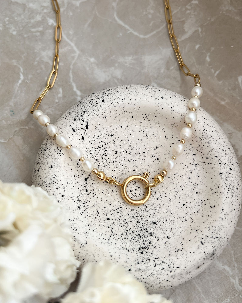 lilie & white jewelry Lilie Pearl Necklace